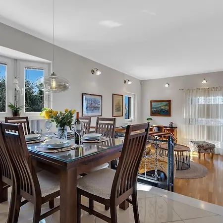 Nikolina - Exklusiv * Makarska