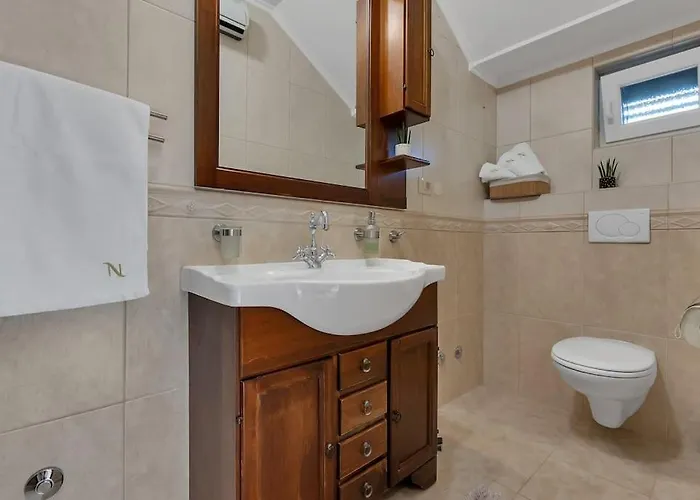 Nikolina - Exklusiv * Макарска